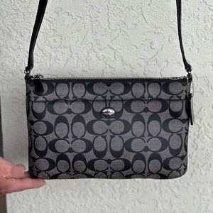 👜 Coach Signature Jacquard Crossbody Bag – Black/Grey Canvas